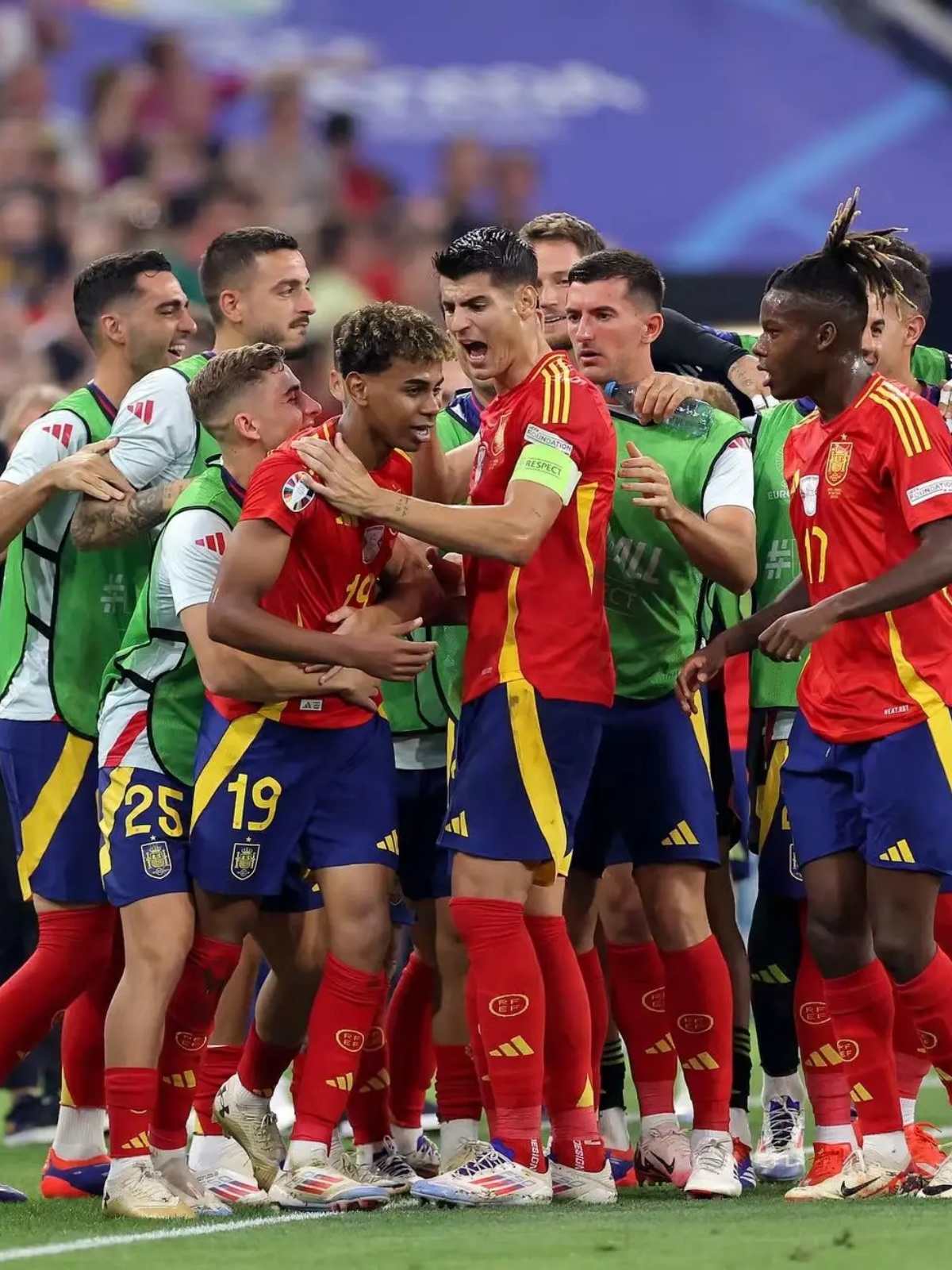 西班牙队成功逆转，晋级欧锦赛半决赛的简单介绍