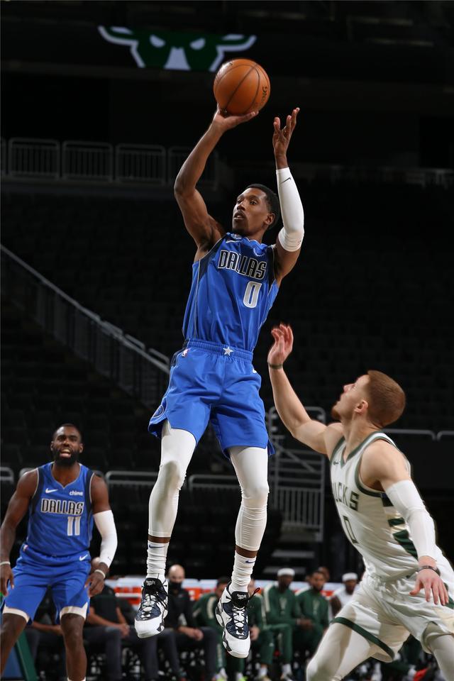 关于雄鹿鏖战爵士,波尔津吉斯完成帽子戏法的信息 关于雄鹿鏖战爵士,波尔津吉斯完成帽子戏法的信息