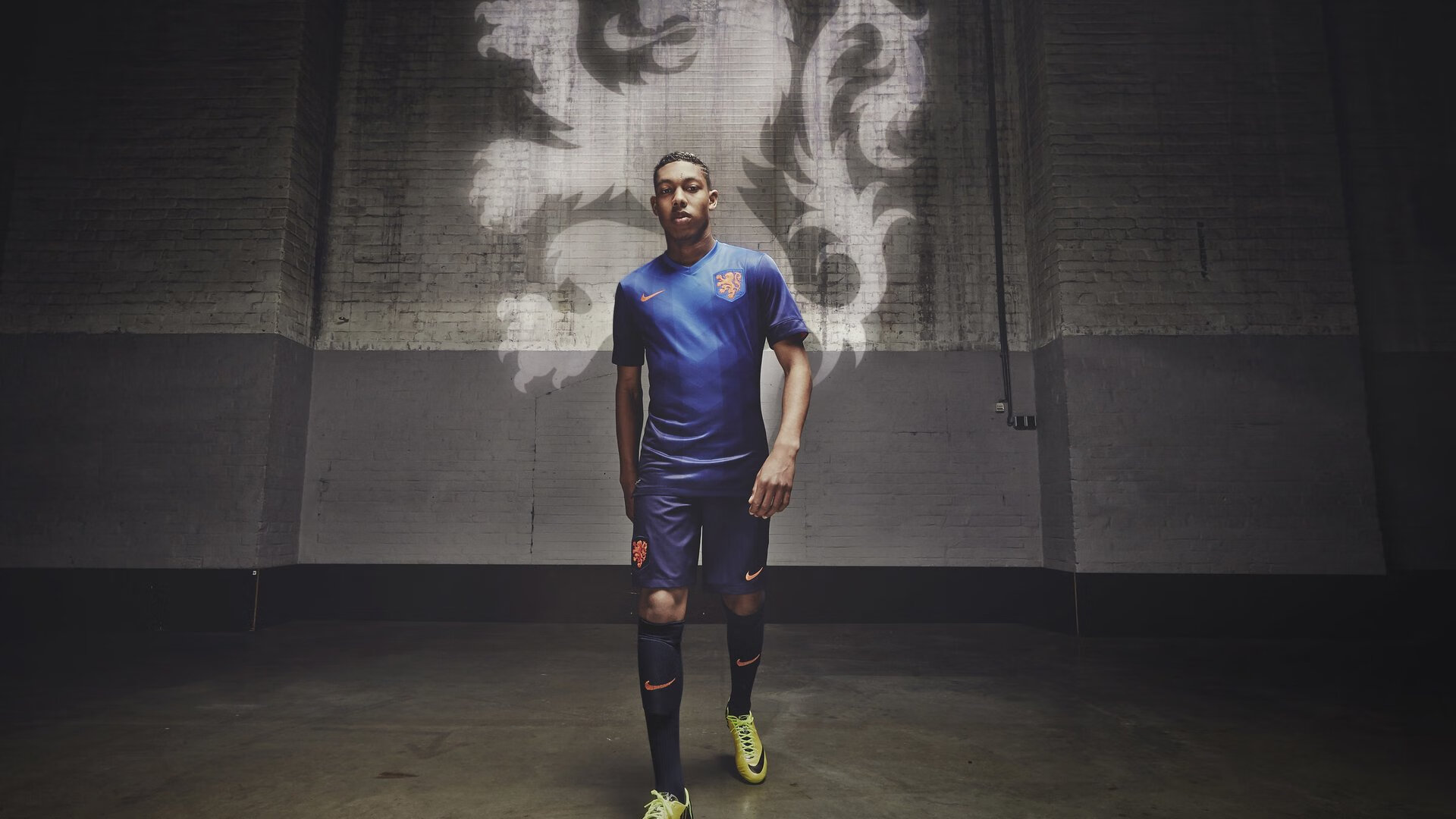 绿茵烽火与篮坛硝烟,意甲焦点战与雄鹿火力压制辽宁的战术启示