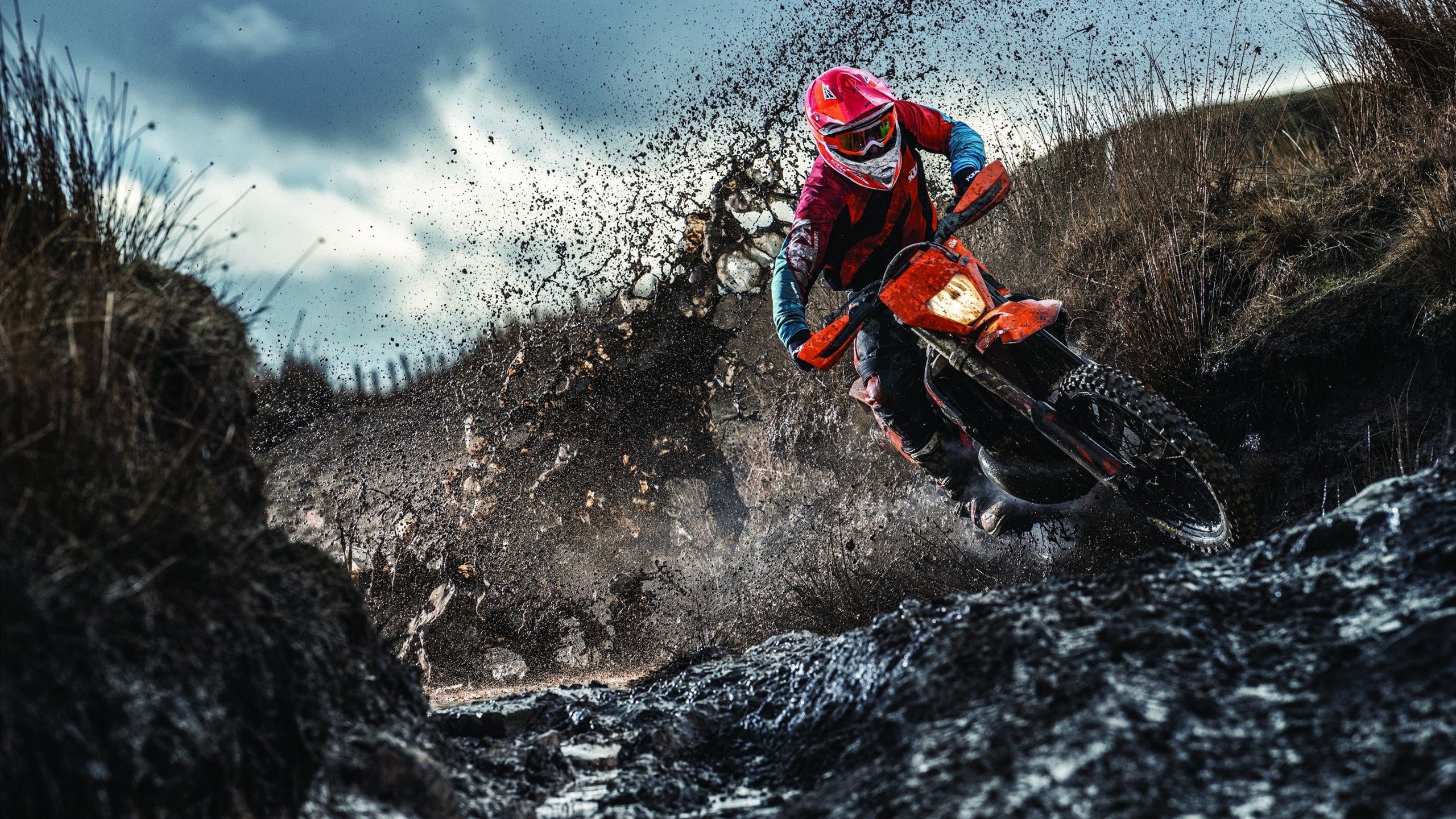 红牛二队惊天翻盘，拉塞尔带队逆袭法拉利